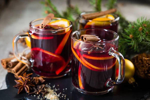 Mulled wine in glass cups — Stock Photo, Image
