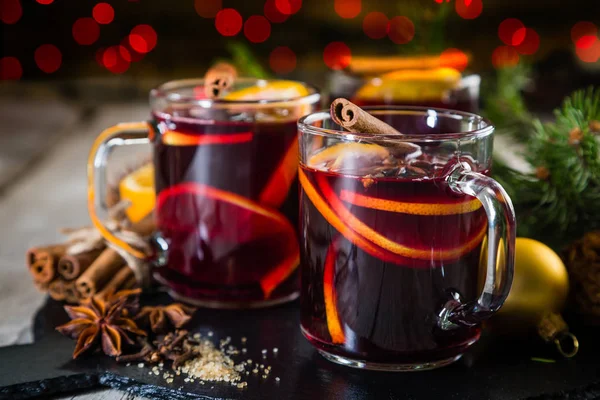 Mulled wine in glass cups — Stock Photo, Image