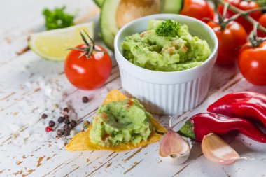 Guacamole sos ve indredients