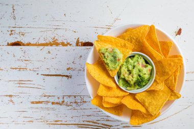 Guacamole sos ve cips