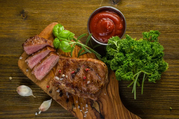 Beef steak with herbs and spices — Stock Photo, Image