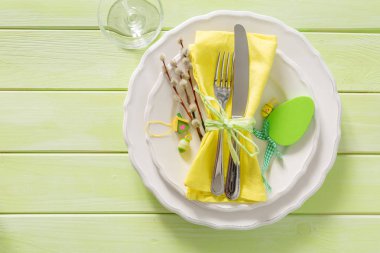 Ahşap arka plan Paskalya Tablo ayarı