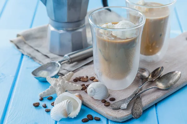 Lato, mrożona kawa z mlekiem i lody — Zdjęcie stockowe