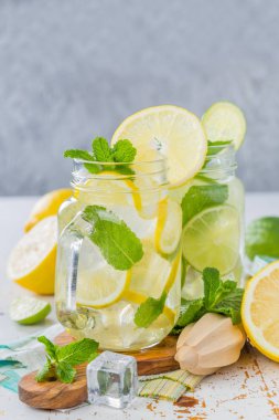 Detoks için infüzyon su yelpazesi