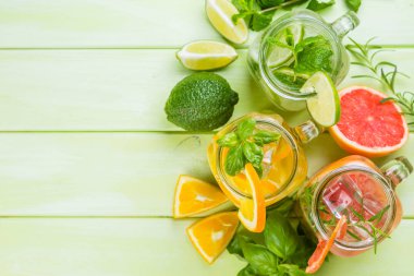 Detoks için infüzyon su yelpazesi