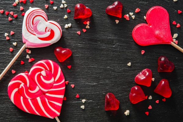 Ημέρα του Αγίου Βαλεντίνου έννοια - γλυκά σε σχήμα καρδιάς — Φωτογραφία Αρχείου