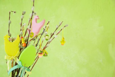 Paskalya süsleri Kukum üzerinde