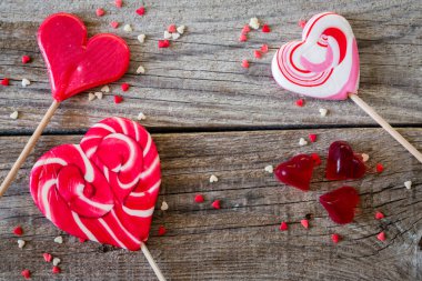 Sevgililer günü kavramı - tatlılar kalp şeklinde