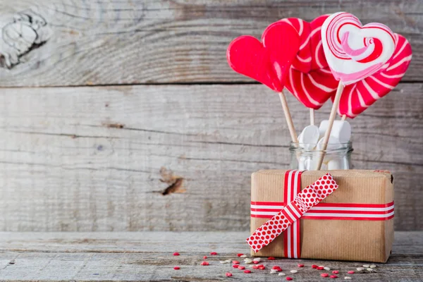 Concepto de San Valentín - dulces en forma de corazón — Foto de Stock