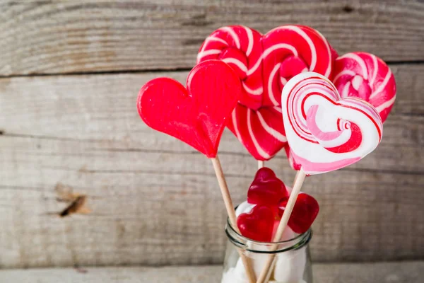 Conceito de dia dos namorados - doces em forma de coração — Fotografia de Stock