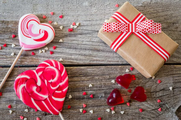 Concetto di giorno di San Valentino - caramelle a forma di cuore — Foto Stock