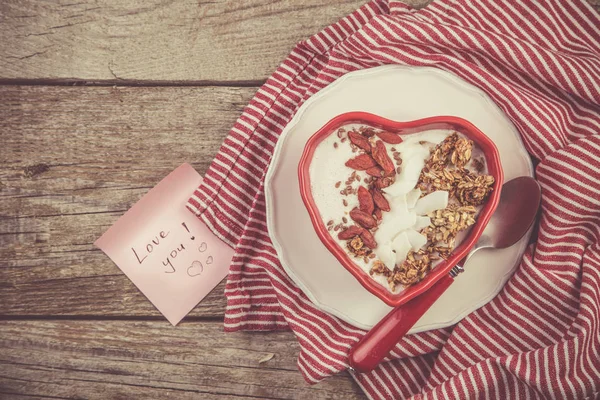 Valentines day breakfast - granola with yogurt, goji berries and coconut — Stock Photo, Image