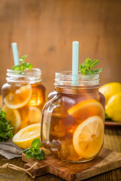 Iced tea in glass jars — Stock Photo, Image