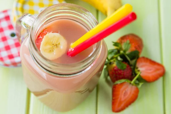 Batido de plátano y fresa, ingredientes —  Fotos de Stock