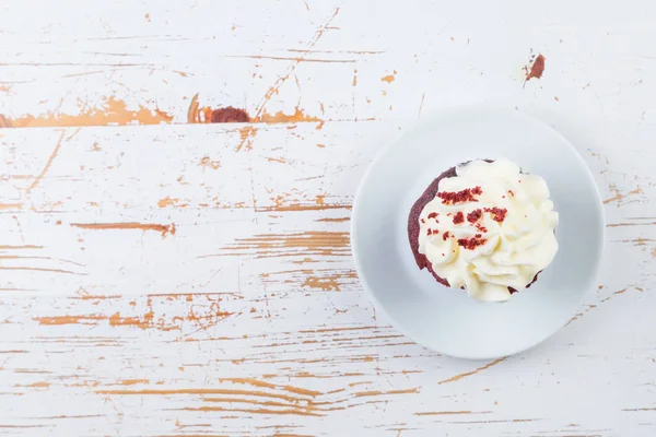 레드 벨벳 컵 케이크 buttercream 설탕 프로 스 팅과 — 스톡 사진