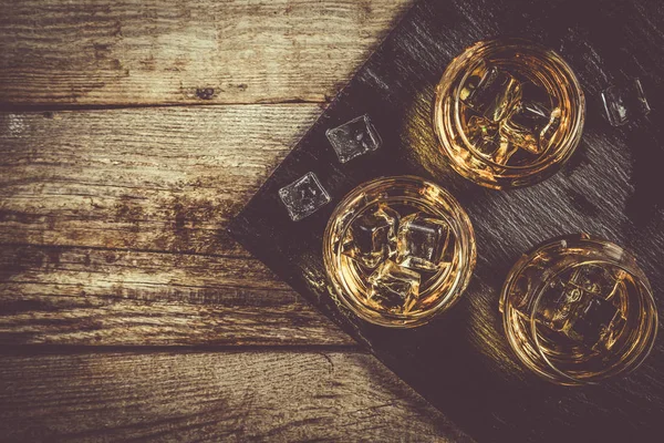 Whiskey mit Eis im Glas — Stockfoto