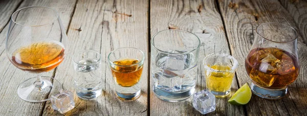 Selecção de bebidas alcoólicas — Fotografia de Stock