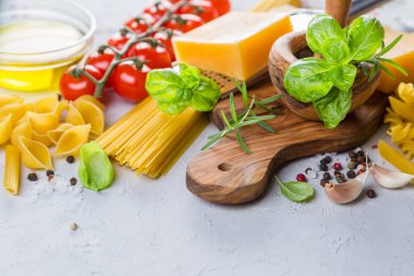 Pişmemiş makarna maddeler arka plan