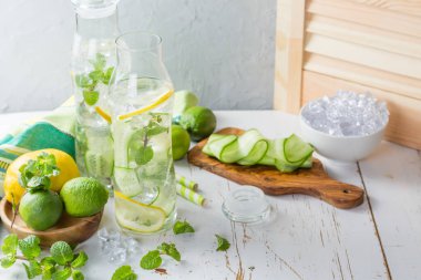 İnfüzyon limon ve salatalık su