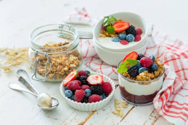 Taze meyve ve çilek ile Kahvaltı