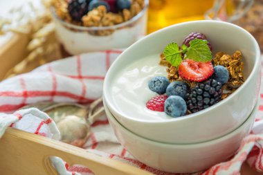 Taze meyve ve çilek ile Kahvaltı