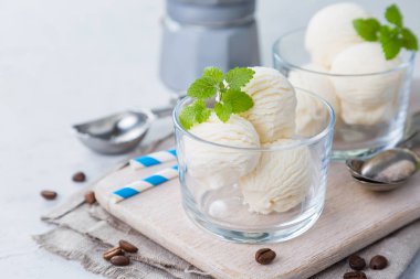 Vanilyalı dondurma gözlük