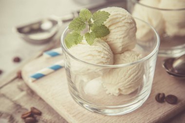 Vanilyalı dondurma gözlük