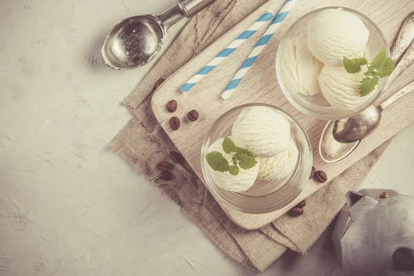 Vanilla ice cream in glasses — Stock Photo, Image