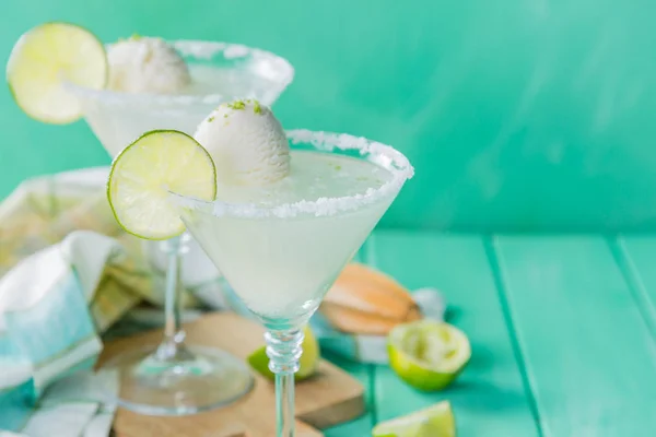 Vanille-ijs margarita drijft — Stockfoto