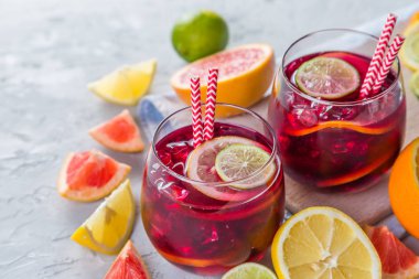 Sangria ve gözlük maddeler