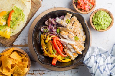 Meksika yemeği - Taco, salsa, guacamole