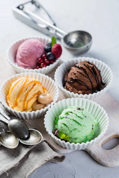 Вибір барвистих морозива — стокове фото