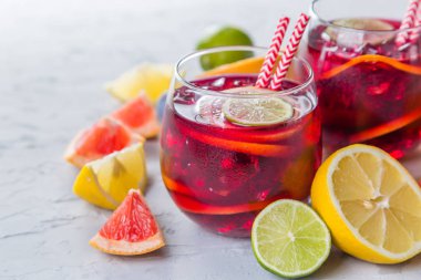 Sangria ve gözlük maddeler