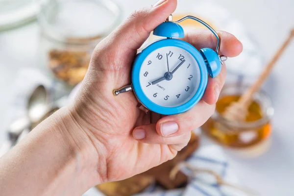 Morning alarm concept - hand with clock — Stock Photo, Image