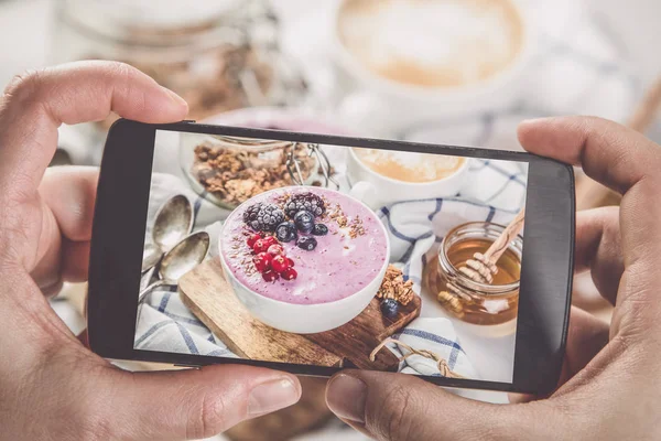 Taking photos of breakfast to phone — Stock Photo, Image
