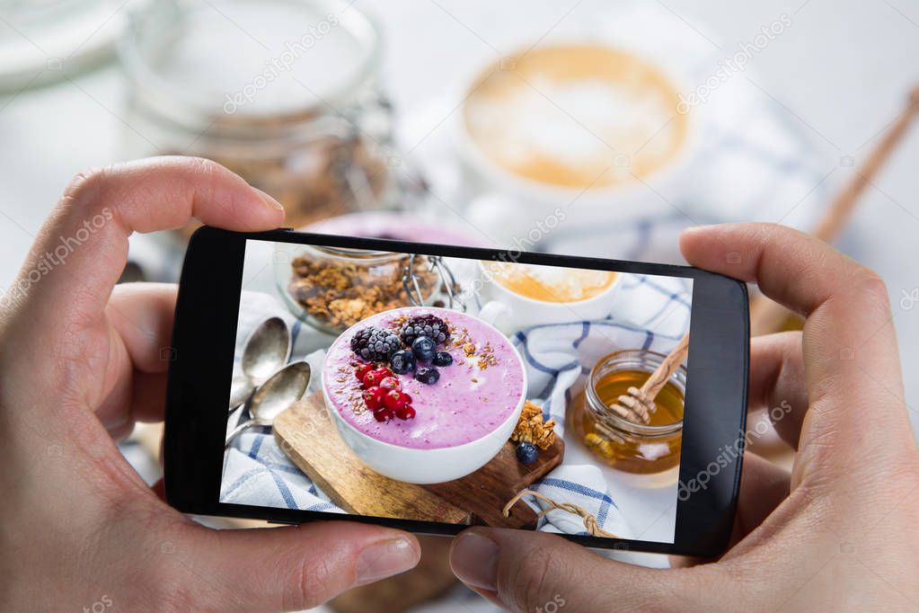 Taking photos of breakfast to phone