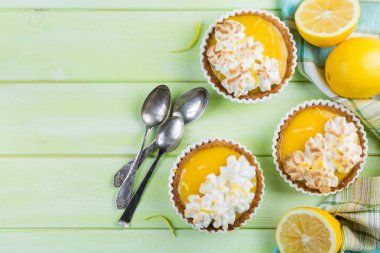 Limon beze mini turta