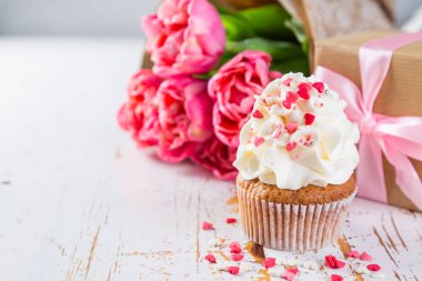 Anneler günü kartı ile kahve, mevcut