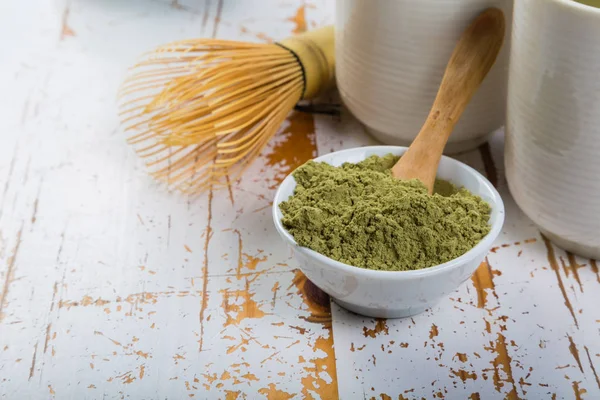 Matcha çay beyaz kase