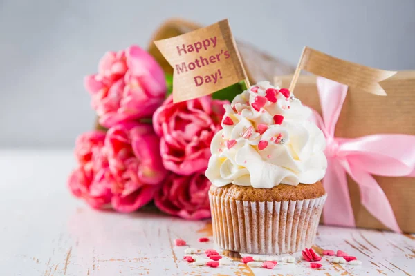 Mothers day card with coffee, present — Stock Photo, Image