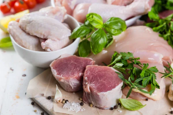 Auswahl verschiedener Fleischstücke — Stockfoto