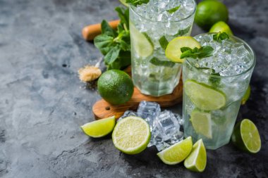Mojito kokteyl ve malzemeler