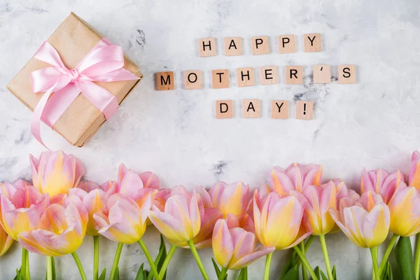 Mothers day card with coffee, present — Stock Photo, Image