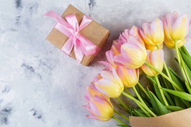 Anneler günü kartı ile kahve, mevcut