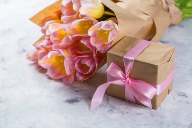 Anneler günü kartı ile kahve, mevcut