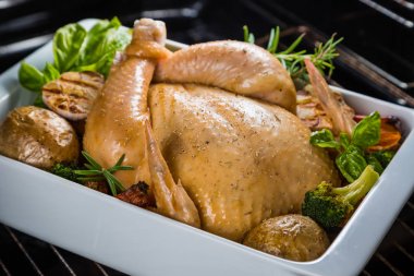 Kızarmış bütün tavuk