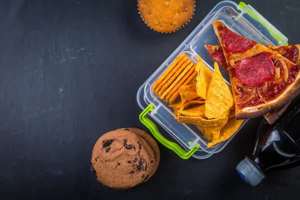 Almuerzo escolar poco saludable — Foto de Stock