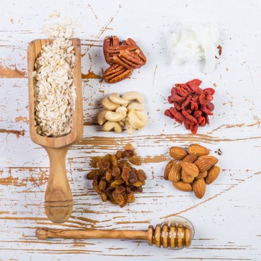 Granola ve malzemeler