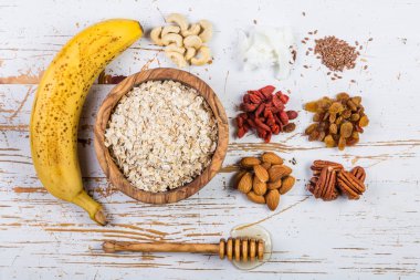 Granola ve malzemeler