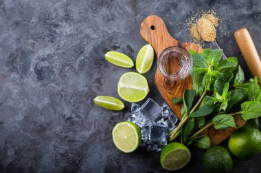 Mojito kokteyl ve malzemeler